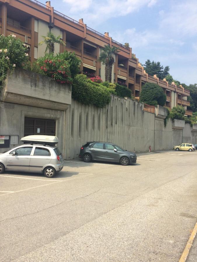 Casa Del Lago Maggiore Lesa Apartment Bagian luar foto